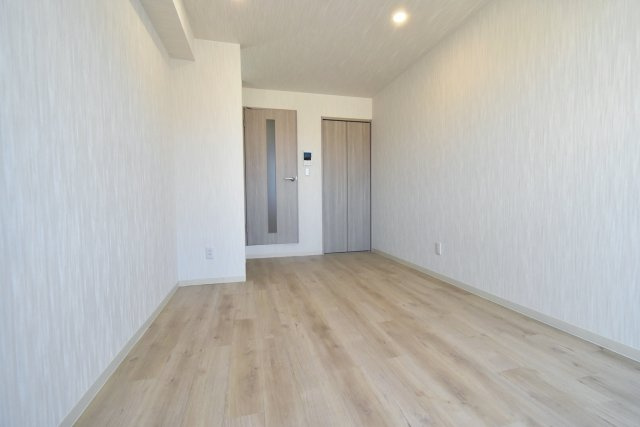 Lustore西宮北口の居間・リビング|クロスや床はパターンいろいろあります