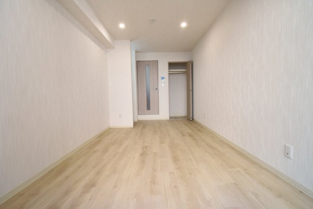 Lustore西宮北口の内装|クロスや床はパターンいろいろあります