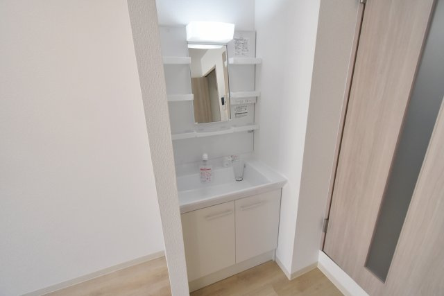 Lustore西宮北口の独立洗面台