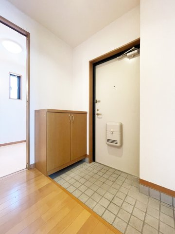 プレステージ八万Aの玄関