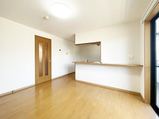 プレステージ八万Aの居間・リビング