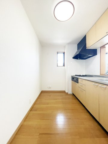 プレステージ八万Aの居間・リビング