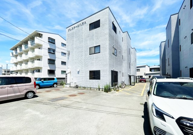 プレステージ八万Aの駐車場