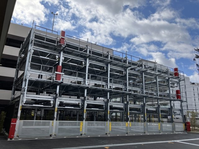 Alivis西神中央の駐車場