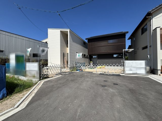 新築戸建　上安１丁目　（B/BC）の前面道路含む現地写真