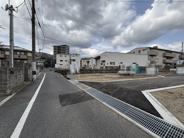 新築戸建　上安１丁目　（B/BC）の前面道路含む現地写真