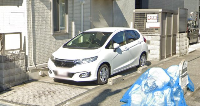 パレブロンの駐車場