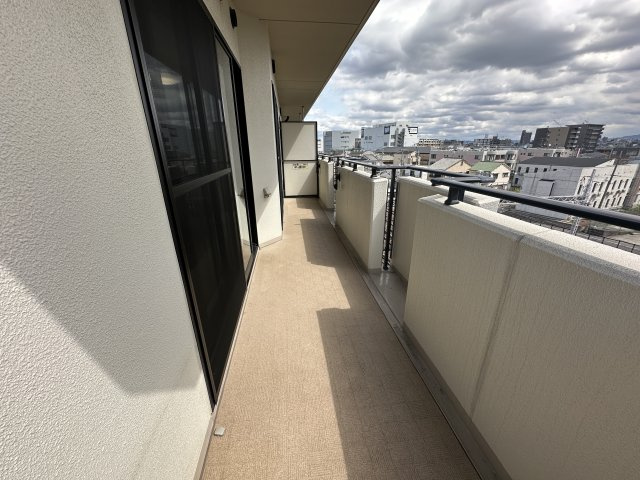 APAガーデンコート鳳西町壱番館のバルコニー|角地の周囲バルコニーです。