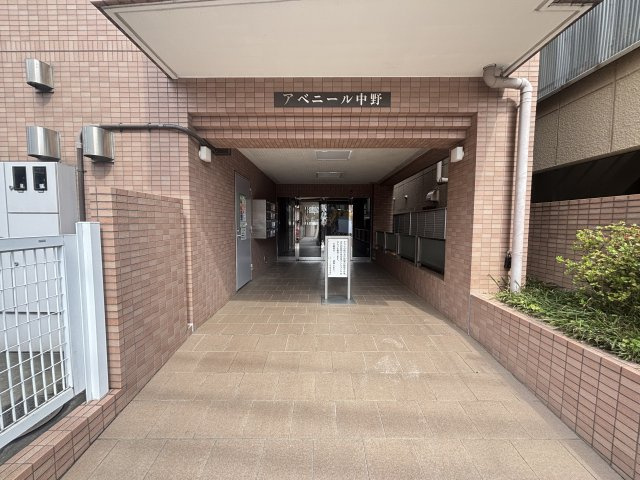 アベニール中野のエントランス
