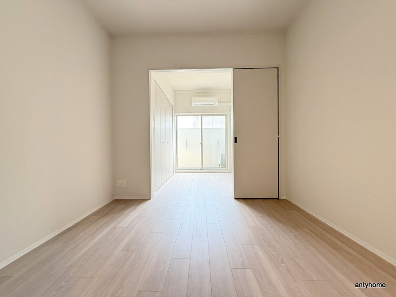 MAXIV CROS 江坂　仲介手数料の居間・リビング