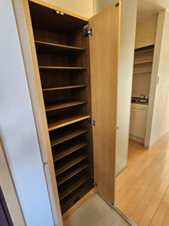 【玄関】 | Stadt Port | トールタイプの靴箱です。収納力は十分あります。