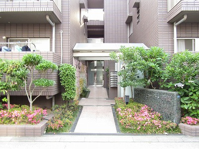 コート若園のエントランス