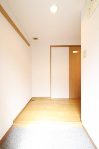 コート若園の玄関