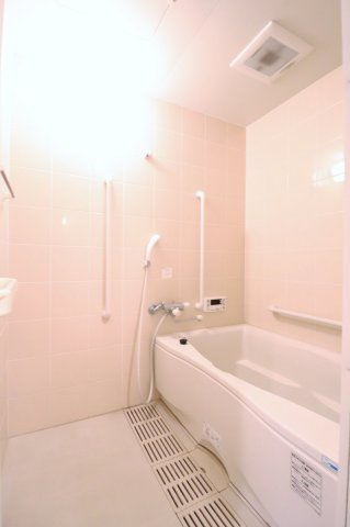 コート若園の浴室