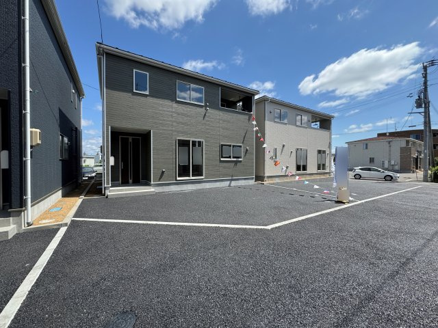 新築戸建・建売　郡山市安積町日出山第12　Cradle Garden　全3棟の駐車場