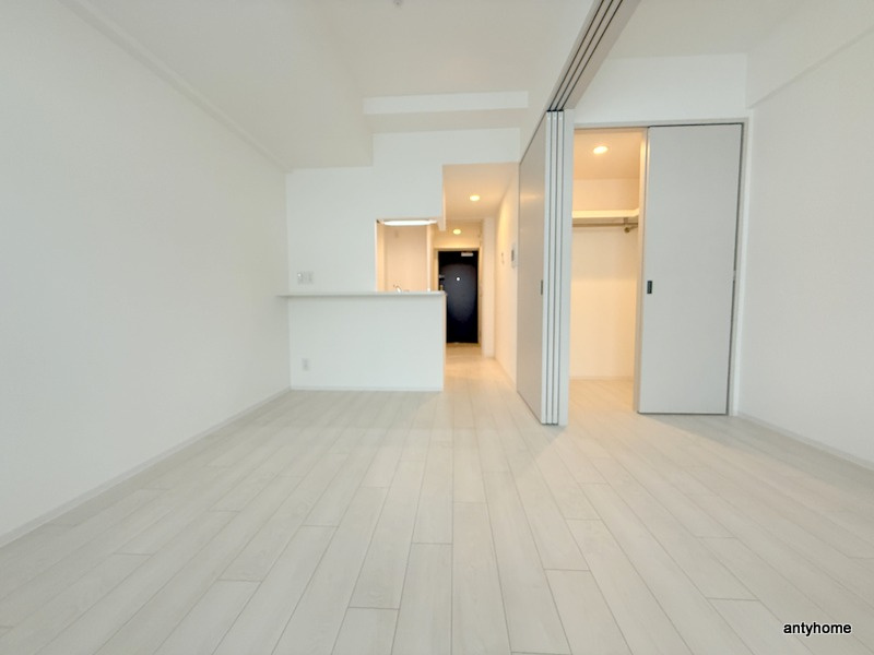 MAXIV CROS 江坂　仲介手数料の居間・リビング