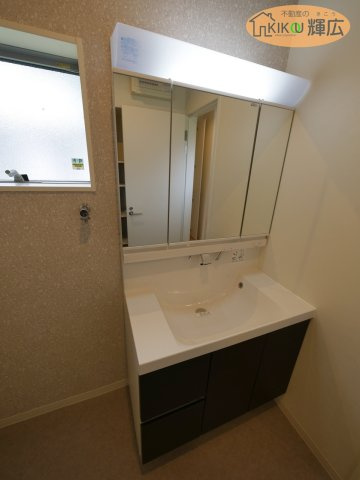 姫路市飾磨区細江　中古戸建の独立洗面台