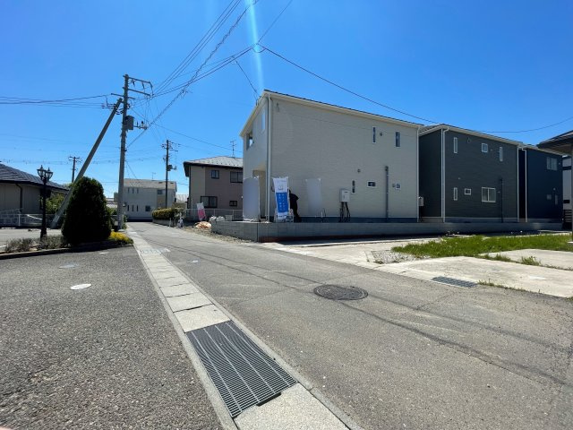 新築戸建・建売　郡山市安積町日出山第12　Cradle Garden　全3棟の前面道路含む現地写真