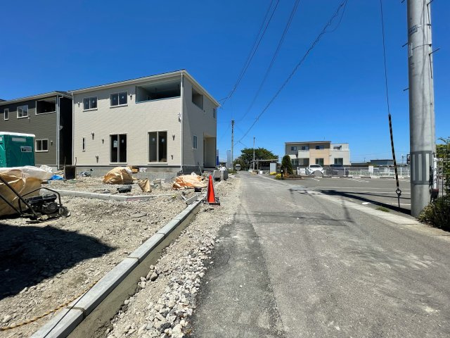 新築戸建・建売　郡山市安積町日出山第12　Cradle Garden　全3棟の前面道路含む現地写真