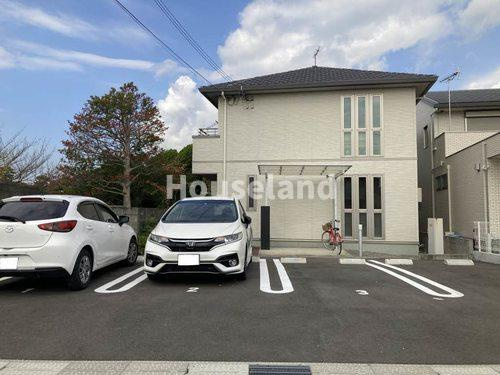 シャーメゾン堀止の駐車場