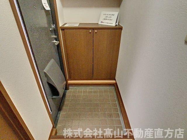 ディアス茜 A棟の玄関