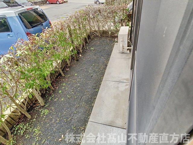 ディアス茜 A棟の庭