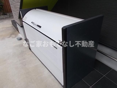 【その他共用部分】 | ホワイトアゲート | 敷地内ゴミ捨て場あり。