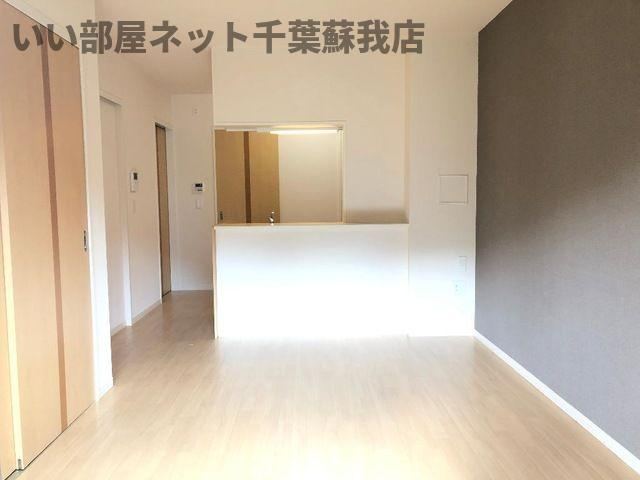 ユニヴァリィ　ミラドールＢの居間・リビング|こちらの居間で趣味の時間をお楽しみください