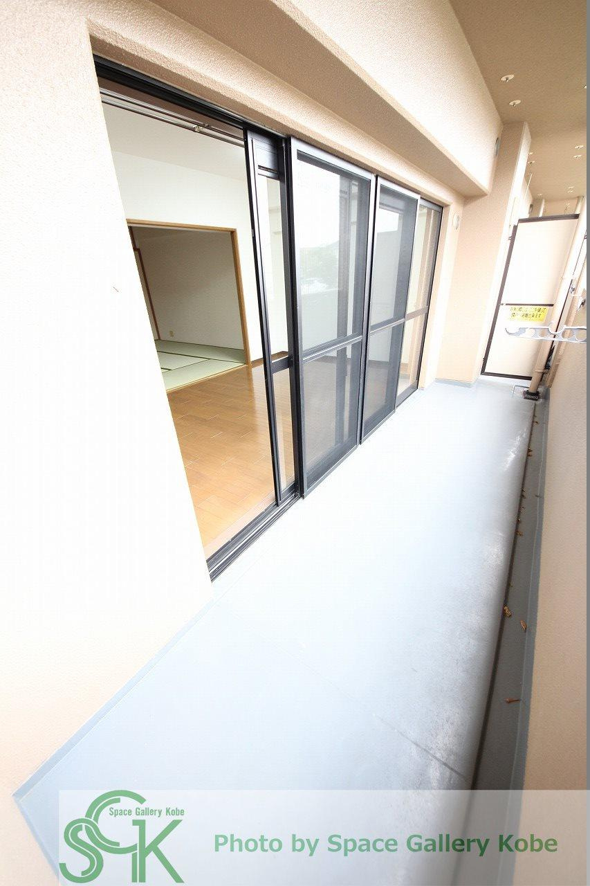 プラザハイツ二ツ屋　G棟のバルコニー|※お部屋により仕様が異なる可能性があります。