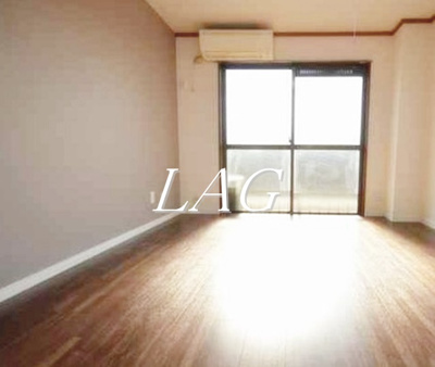 【居間・リビング】 | レジナス椿 | 洋室のお部屋です。