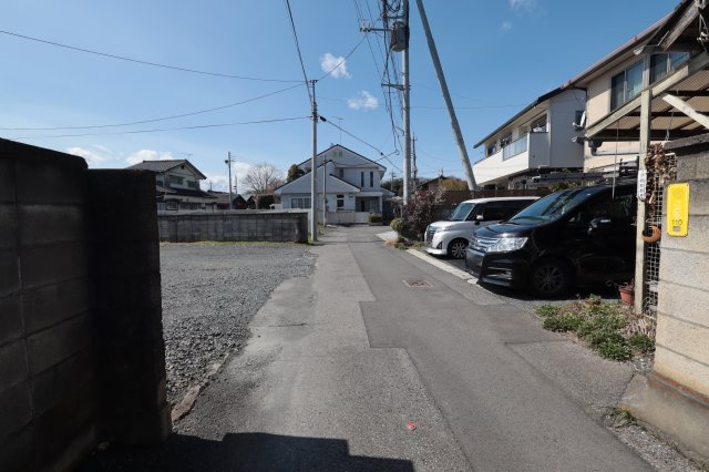 足利市栄町１丁目の売地の前面道路含む現地写真