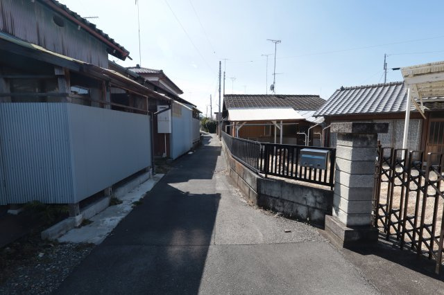 足利市栄町１丁目の売地の前面道路含む現地写真