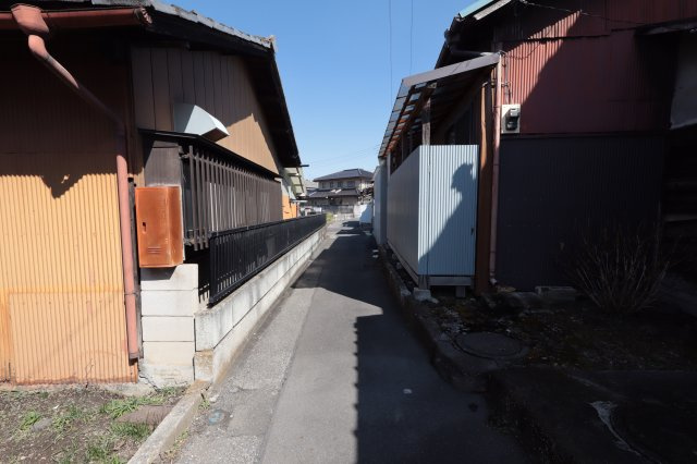 足利市栄町１丁目の売地の前面道路含む現地写真