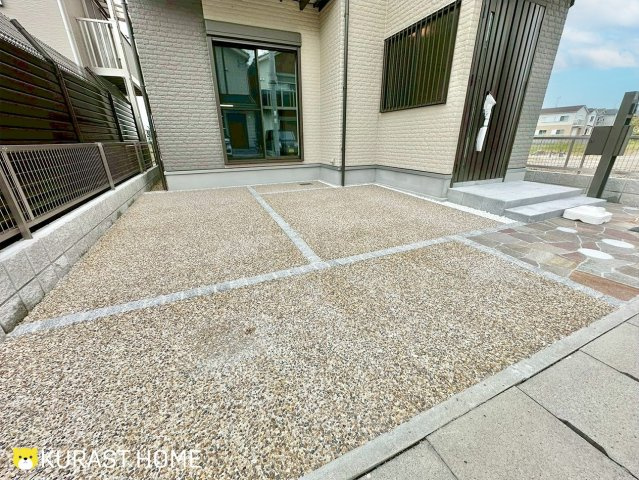 京都市伏見区久我御旅町　新築戸建の駐車場