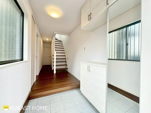 京都市伏見区久我御旅町　新築戸建の玄関