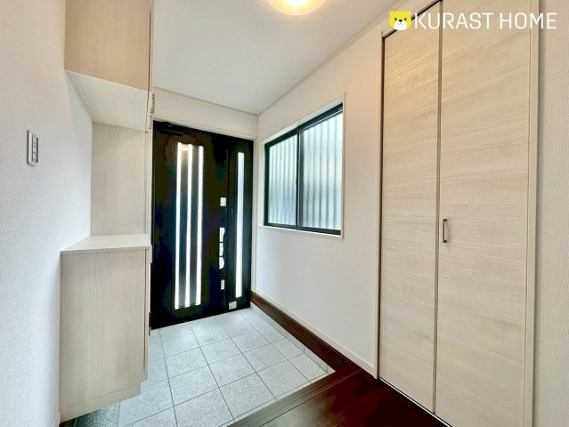 京都市伏見区久我御旅町　新築戸建の玄関