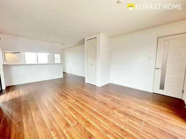 京都市伏見区久我御旅町　新築戸建の居間・リビング