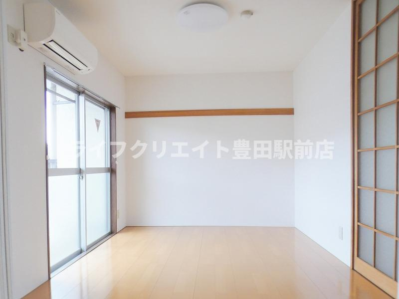 青空と川音のテラス（旧落合マンション）の居間・リビング