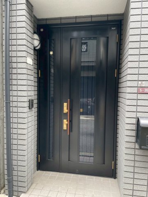 【玄関】 | 鶴見区鶴見１丁目中古戸建 | ■リフォーム内容（2025年6月完成予定）
キッチン新調/ユニットバス新調/トイレ新調/洗面化粧台新調/クロス・床材張替/網戸張替/シロアリ点検/一部建具交換/外壁塗装