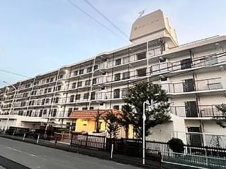 【外観】 | 南西向きにつき、日当たり良好です　２駅利用可能です　住宅ローン減税適合物件です