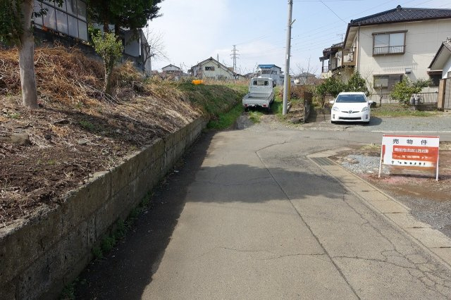 高崎市剣崎町　土地の前面道路含む現地写真|南側道路を東から西方向