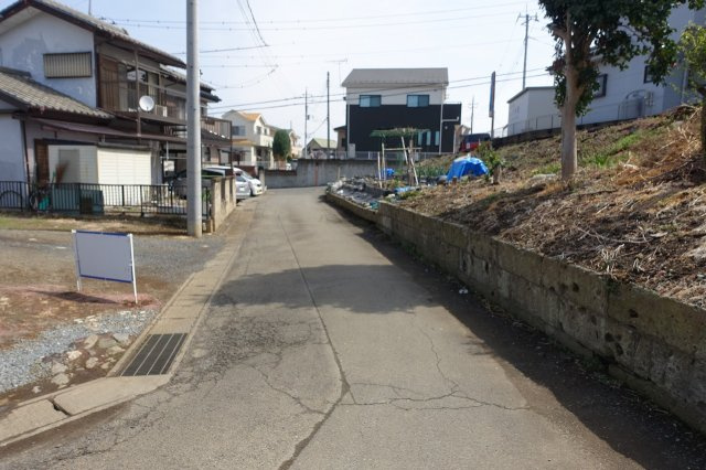 高崎市剣崎町　土地の外観|南側道路を西から東方向