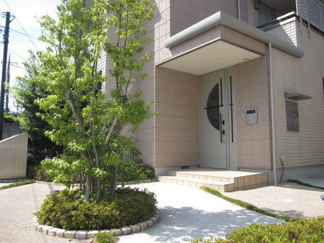 メゾン・フルーリのエントランス|★安心のオートロック付き★