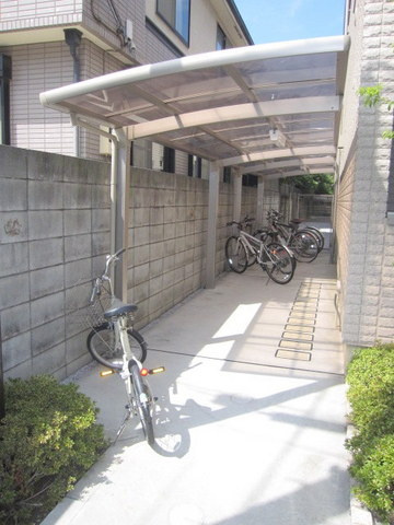 メゾン・フルーリのその他共用部分|★屋根付き駐輪場★