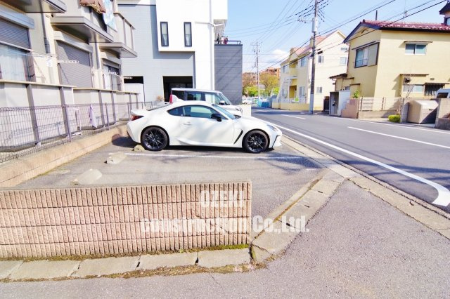 サニーハウスの駐車場