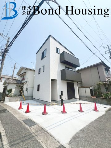 収納豊富・お車2台駐車可能　魚住町西岡の前面道路含む現地写真