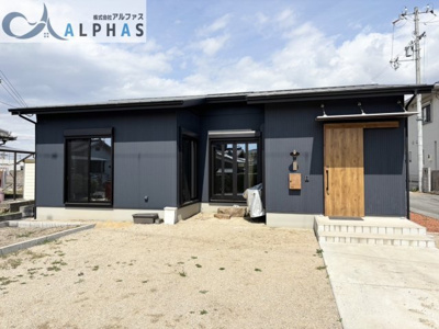 【外観】 | 加古川市尾上町池田　築浅平屋一戸建て | ガーデニングや家庭菜園を楽しんだり、小さなお子様がいるご家庭ではプールなどをして楽しめますね♪