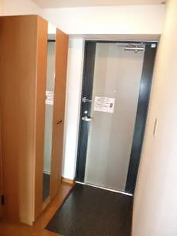 EKビルの玄関