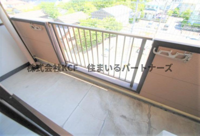 【バルコニー】 | クラウンⅡ津福 | 開放的で明るい空間を演出してくれるバルコニーです