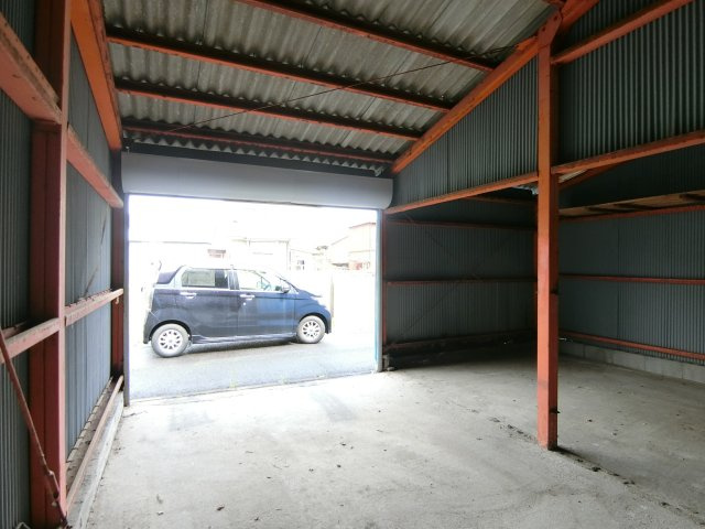 灘町3丁目ガレージの駐車場